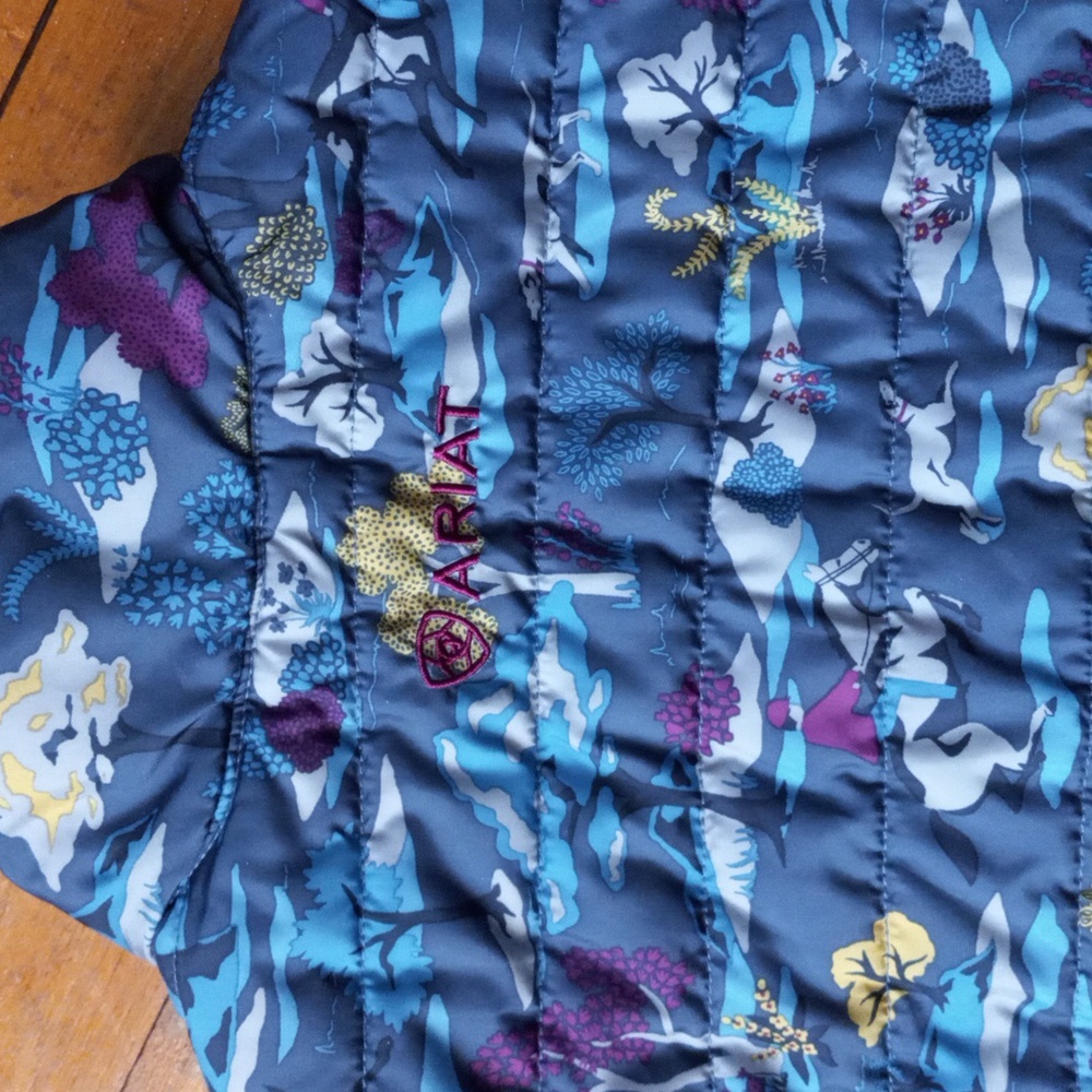 Kids XL Ariat reversible vest - Picture 9 of 14